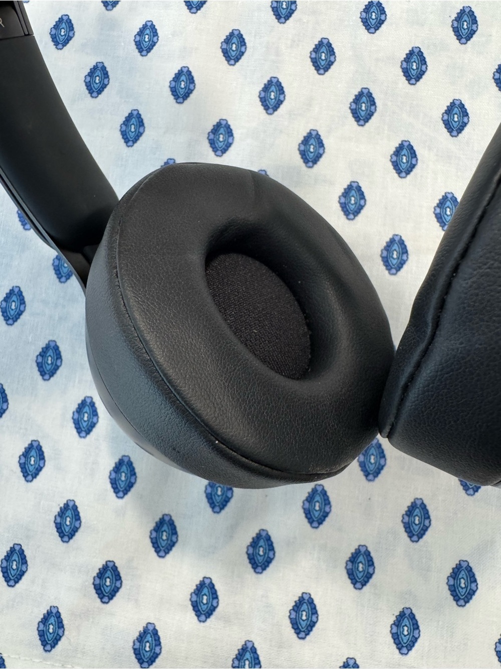 Beats Solo Pro Headphones - Black (barely worn) - Picture 2 of 5